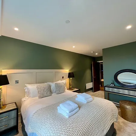 The Card At Ryedale House Apartment *